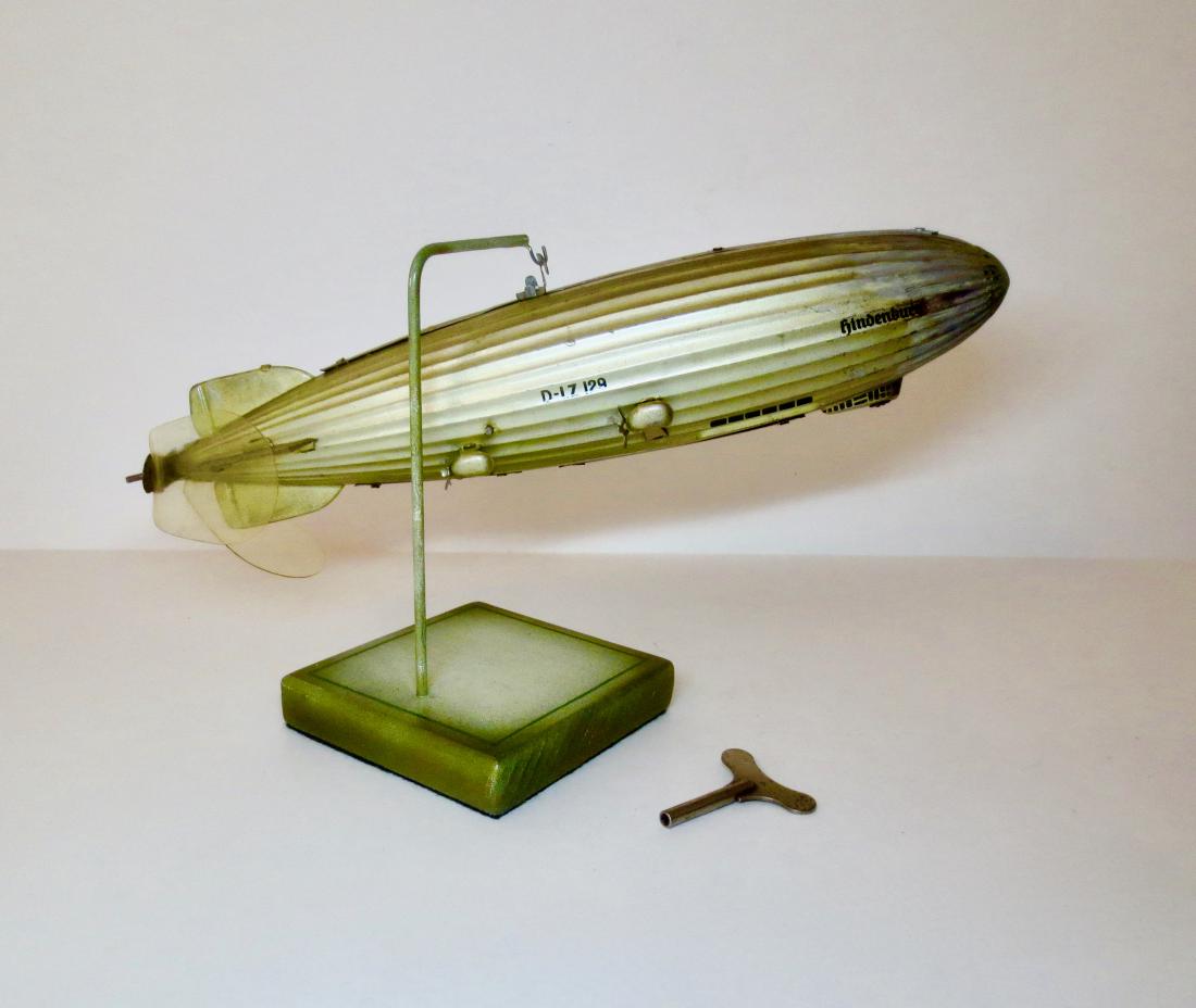 Tippco Tin Wind-up Hindenburg with Key (1 of 1)