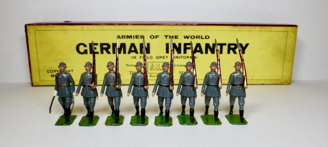 Britains Set #432 German Infantry Steel Helmets (1 of 1)