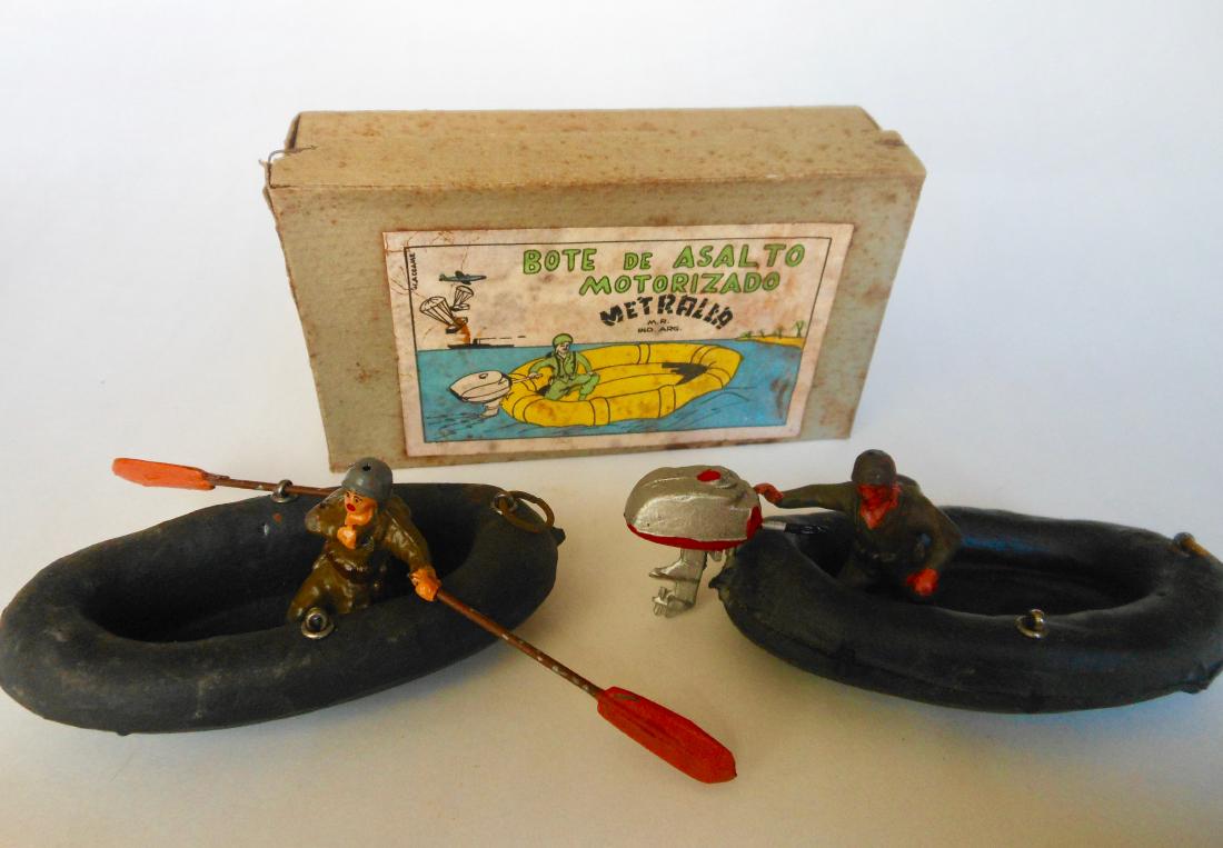 Mambru Argentina, Military Dinghy's: with Outboard Motor and Oars, with Original Illustrated Box. Post War. Condition is excellent. Box is very good.