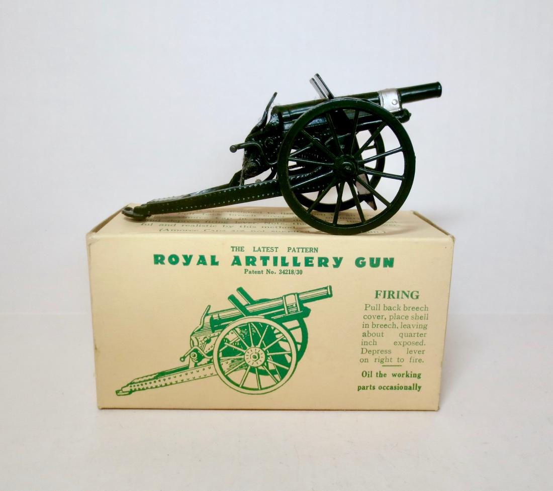 Britains #1201 Royal Artillery Gun: 1 piece. Post War. Very good condition. Box very good.