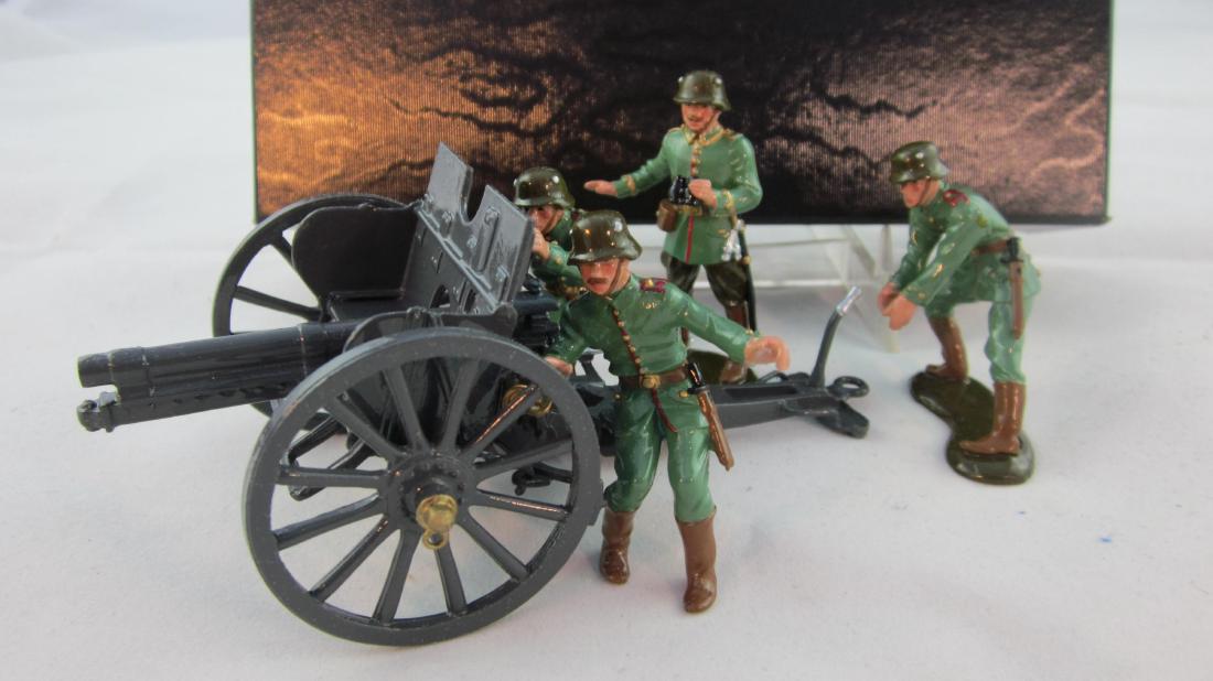 Premier #9808. German 7.7cm Gun & Crew: German 7.7cm Gun & 4 crew in feldgrau with steel helmets. 5 pieces. Condition mint in excellent box.