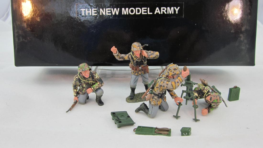 New Model Army #SS01 WWII SS 8cm Mortar (1 of 1)