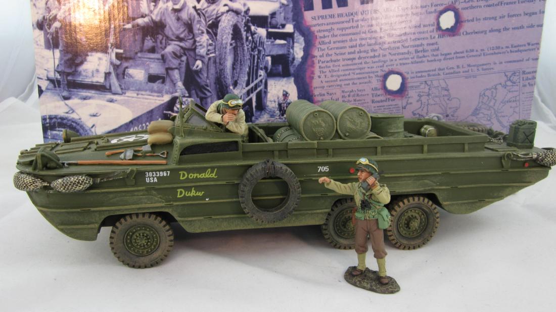 King & Country #DD063 U.S. Dukw with Crew: U.S. Dukw with 2 crew. 3 pieces. Condition mint in excellent box.