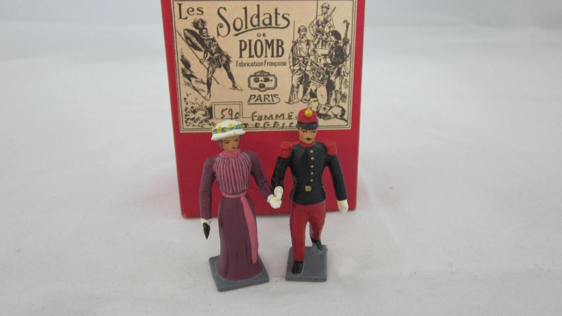 Mignot Set #590 Lady with Infantry Officer (1 of 1)