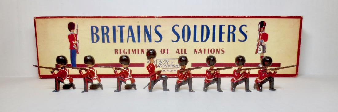 Britains Set #120 The Coldstream Guards: 8 pieces. Post-war in ROAN box. Very good condition. Box very good, with some general surface wear and 2 small puncture holes on the top.