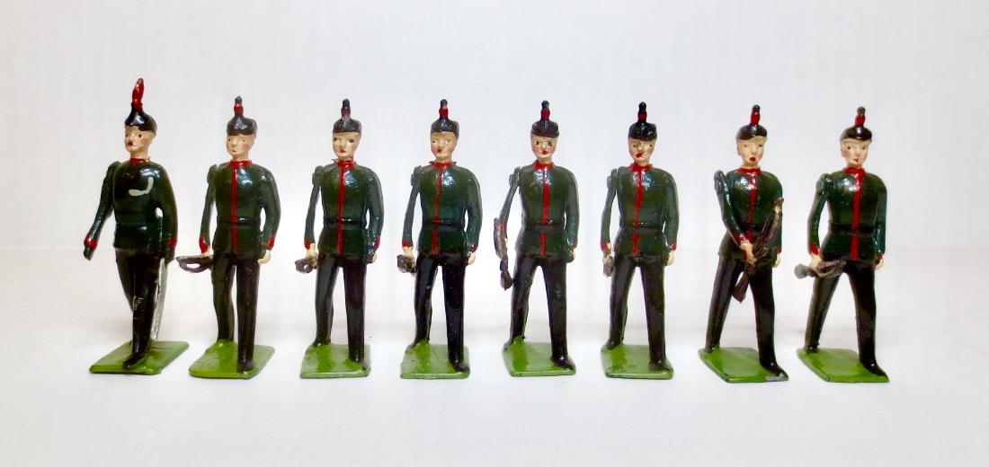 Britains Set #2072 King's Royal Rifle Corps: 8 pieces. Post-war. Very good condition with a few paint chips. No box.