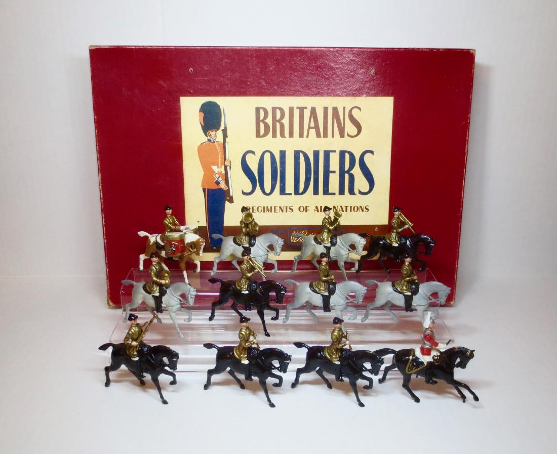 Britains Set #9406 Band of the Life Guards: 12 pieces. Post-war in ROAN. box. Excellent condition. Box good, with 4 puncture holes on the top and two taped corner splits.