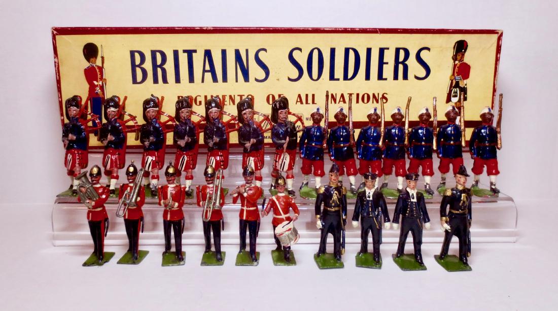 Britains Assortment with Set 212 Box (1 of 1)