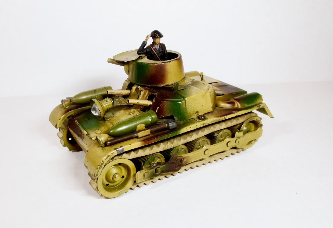 Gama Tin Wind-up Tank (1 of 1)