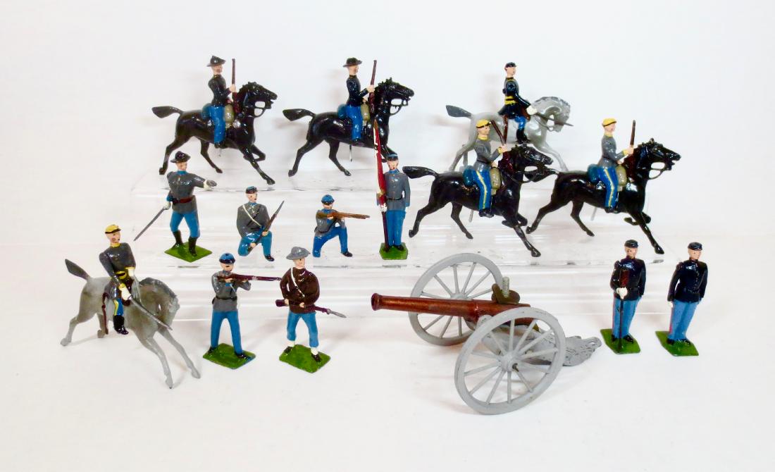 Britains American Civil War Assortment: 15 pieces. Post War. Excellent to very good condition. Including Union Gun Team, Confederate and Union Soldiers mounted and on foot. Unboxed.
