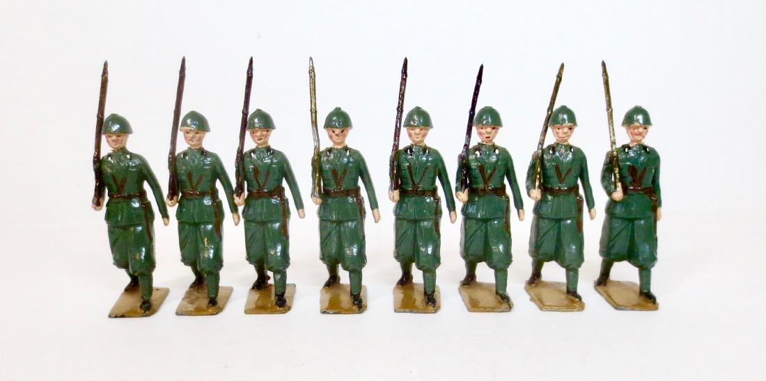 Britains Set #1435 Italian Infantry: 8 pieces. Post-war. Very good condition, with some paint wear. Unboxed.