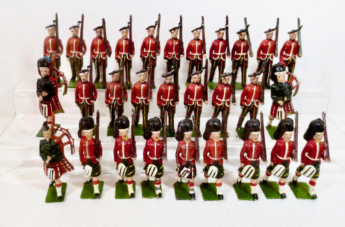 Britains Large Highlander Assortment with Pipers (1 of 1)