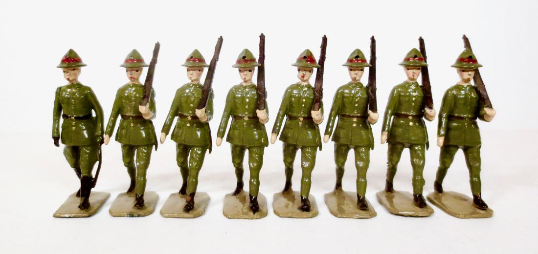 Britains Set #1542 New Zealand Infantry: 8 pieces. Post-war. Excellent condition. Unboxed.