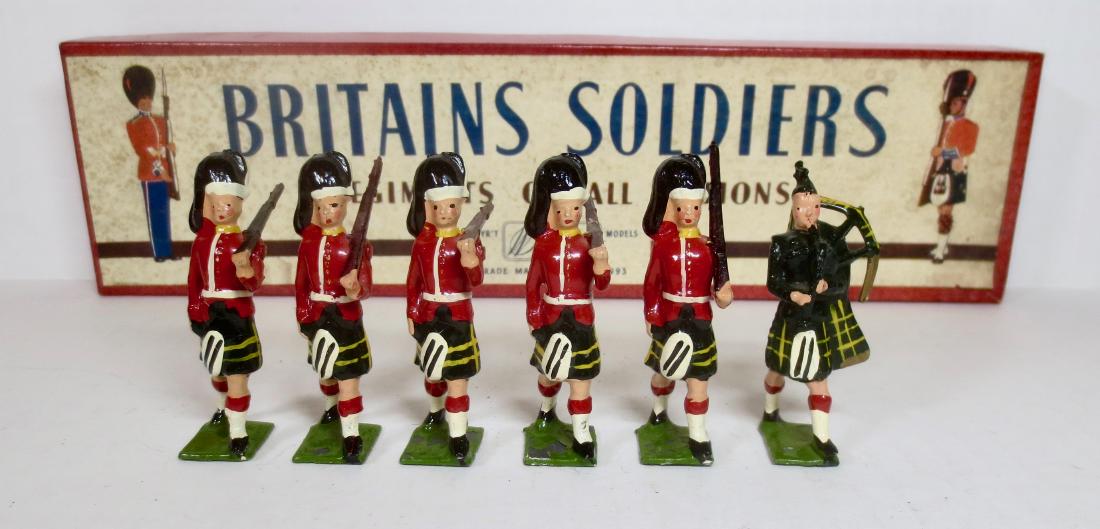 Britains Set #77 Gordon Highlanders with Piper (1 of 1)