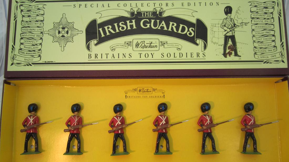 Britains Set #8805 Irish Guards at Ready. (1 of 1)