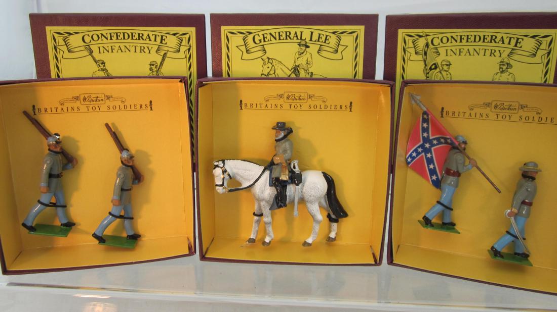 Britains Sets 8877, 8879, 8881 Confederates.: American Civil War Confederate General Lee with 4 marching troops. 5 pieces. Condition mint in excellent+ boxes.