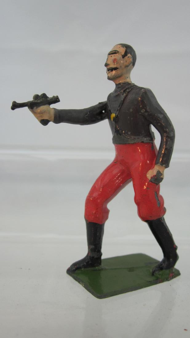 Britains #1415 Buck Rogers Series Killer Kane.: Buck's arch-enemy Killer Kane with raygun. 1 piece. Condition excellent, chip on hand, green base. Only 1935.