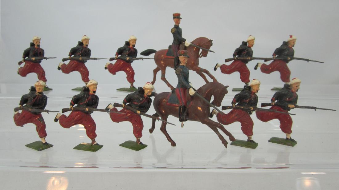 Britains Two Set #142 French Zouaves Charging. (1 of 1)