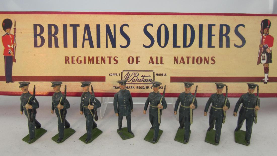 Britains Set #2044 U.S. Air Corp, Slung Rifles. (1 of 1)