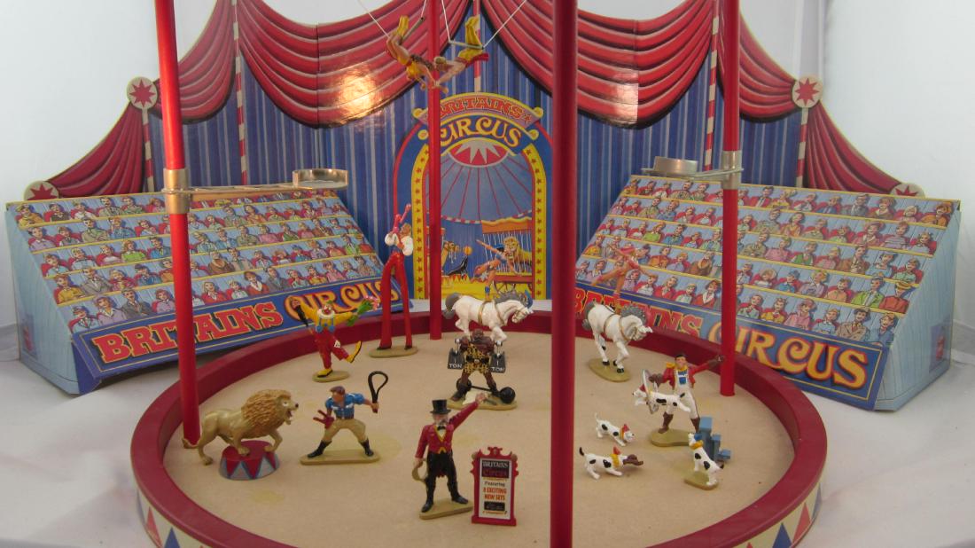Britains Set #8665-72 Circus Tent Diorama. (1 of 1)