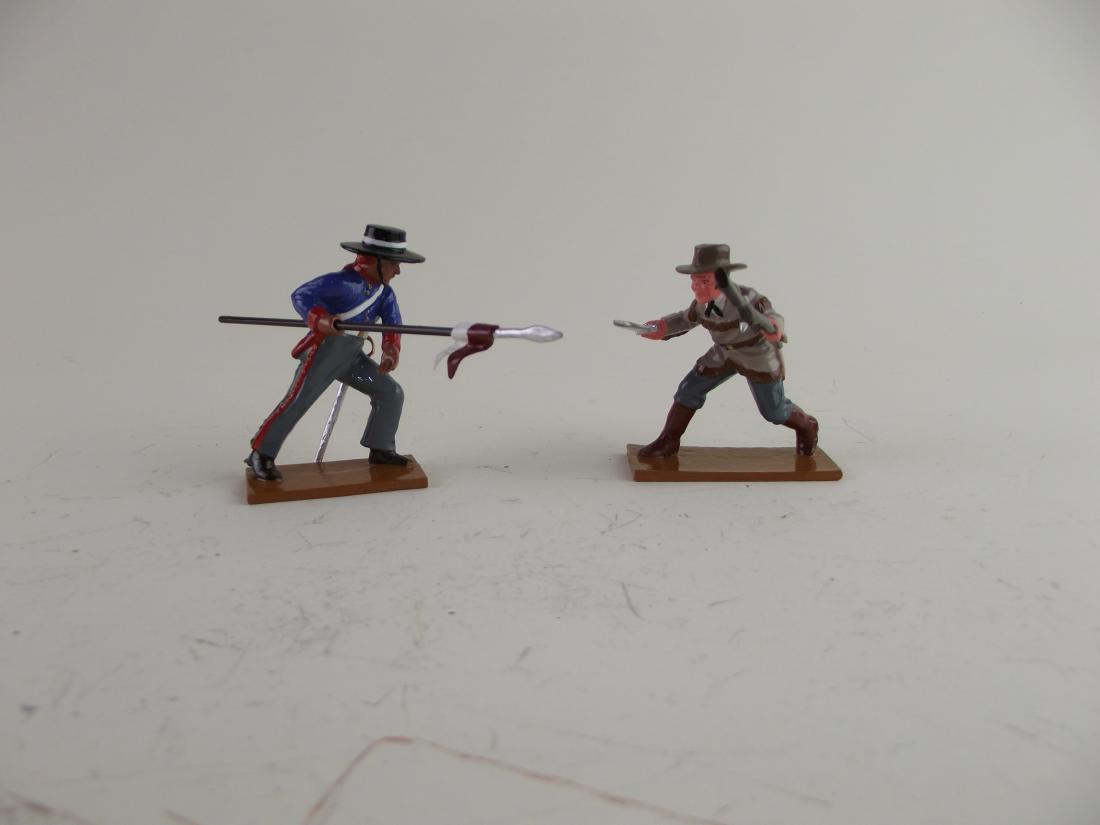 Trophy Alamo Duel Texan vs Mexican Lancer: 2 piece set, excellent to near mint