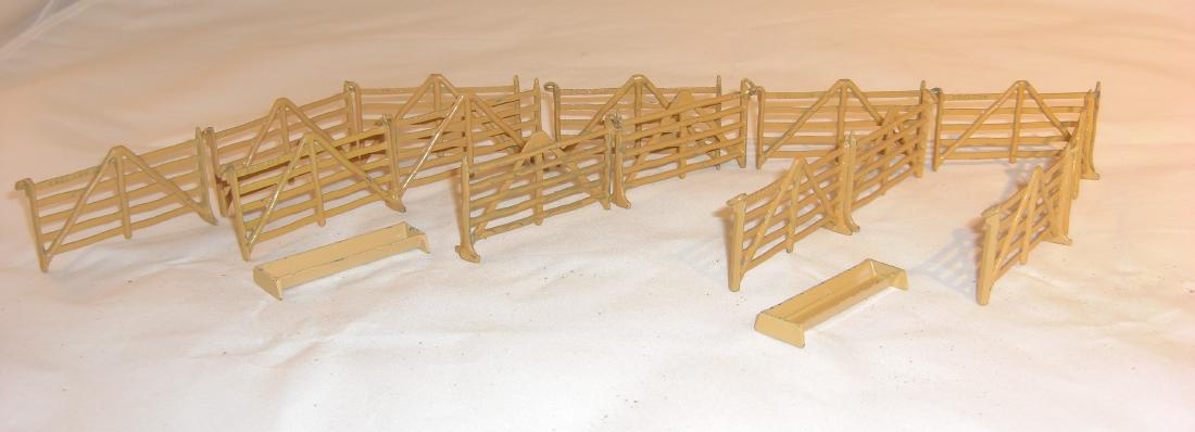 Britains Fence & Troughs: 2 X #529 small trough; 14 x #527 hurdle; 17 pieces total; condition very good