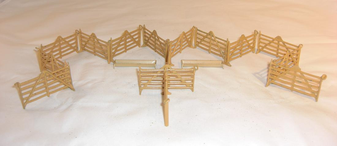 Britains Fence & Troughs: 2 X #529 small trough; 15 x #527 hurdle; 17 pieces total; condition very good