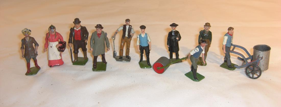 Britains Civilians: 12 pieces (counting barrow and roller); condition very good