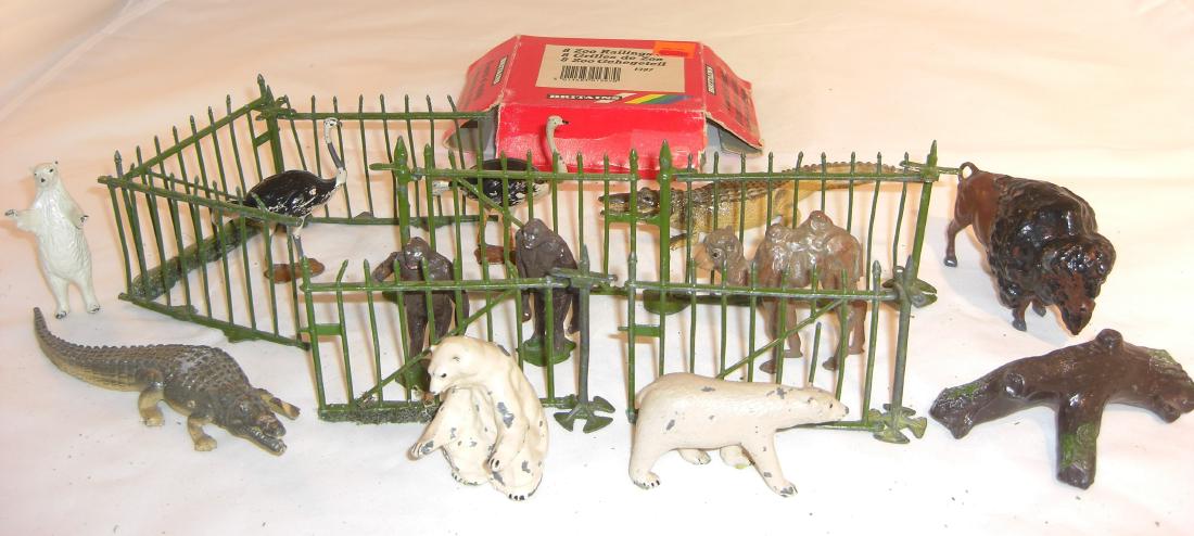 Britains Zoo Fence And Animals: 7 railings, 6 railings posts (some spikes broken); gate pieces and fence pieces, not all connectible with just these pieces; 2 0striches; 2 alligators; 3 bears; 2 gorillas;1bison; baby camel; log; box