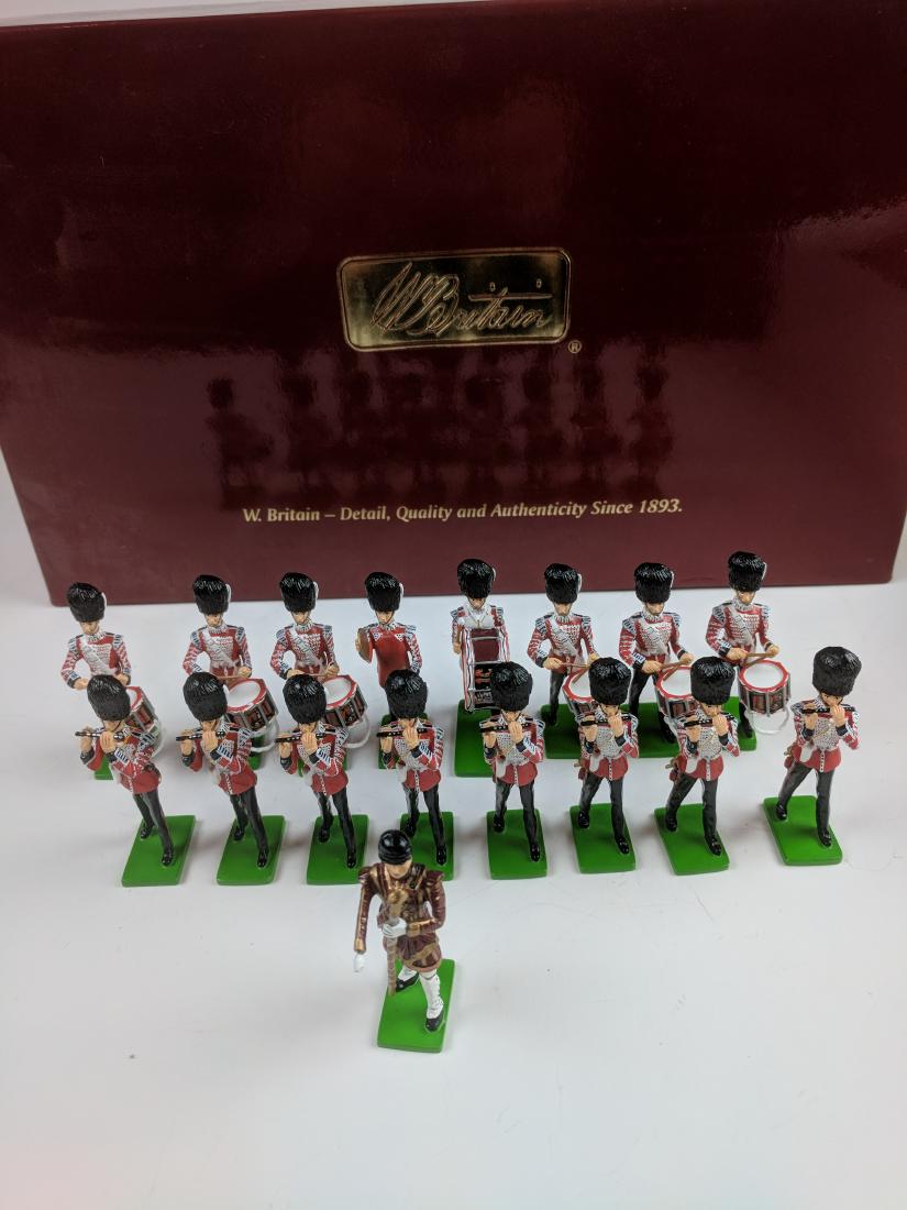 Britains 41175 Grenadier Guards Drum & Fife Band (1 of 1)