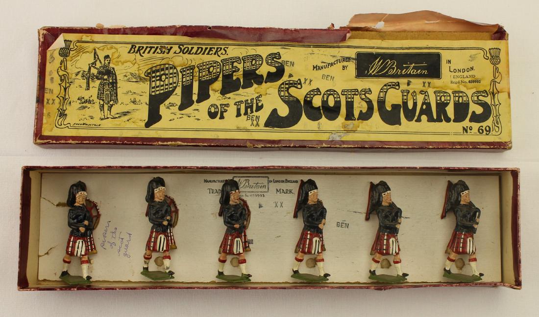 Britains Set #69 Pipers of the Scots Guards (1 of 1)