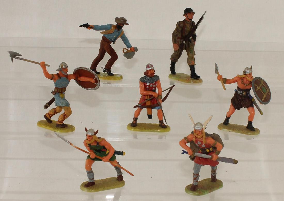 Hausser Elastolin Plastic 7cm Lot Vikings: Lot includes 5 Vikings, Cowboy, and West German Army with rifle. 3rd Painting. 7 pieces. Condition very good. No box.
