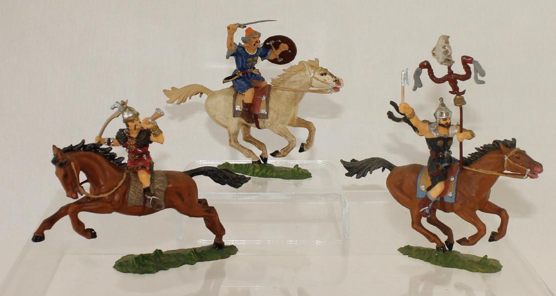 Hausser Elastolin Plastic 7cm Lot Mounted Huns (1 of 1)