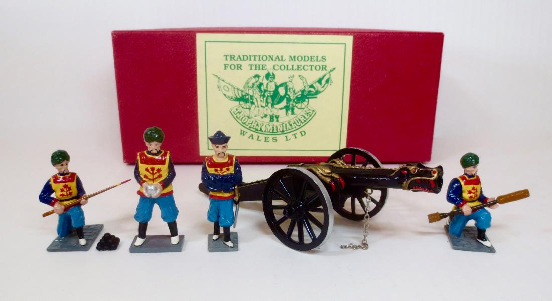 Trophy BEQ19 Rare Dragon Gun & Crew: 6 pieces. Excellent condition. Box excellent.