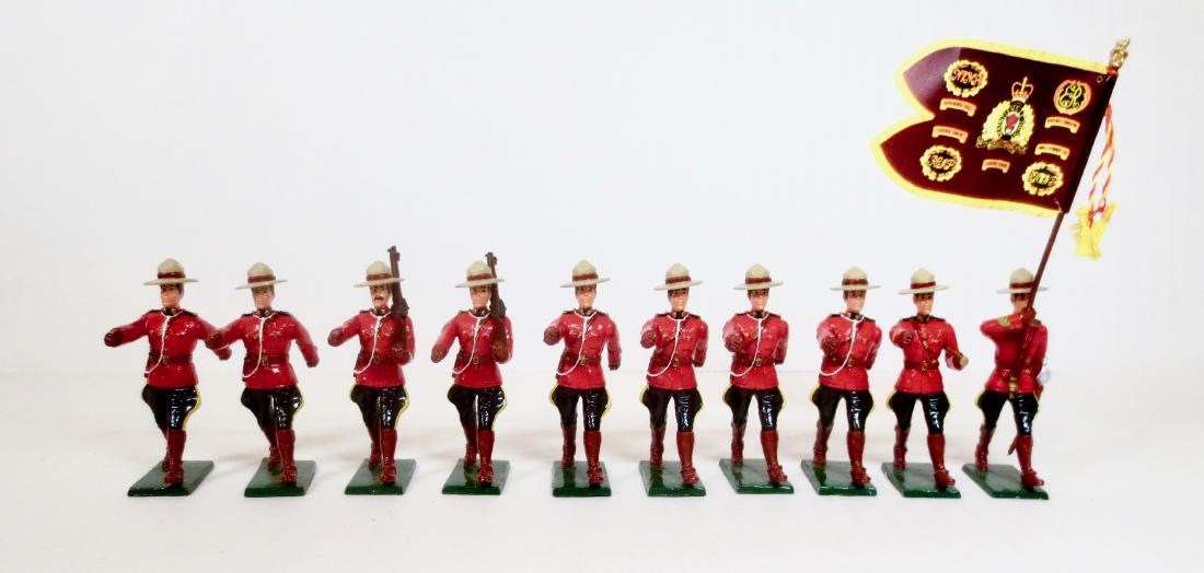 Spirit of the Empire Marching RCMPs with Flag: 10 pieces. Excellent condition. Unboxed.