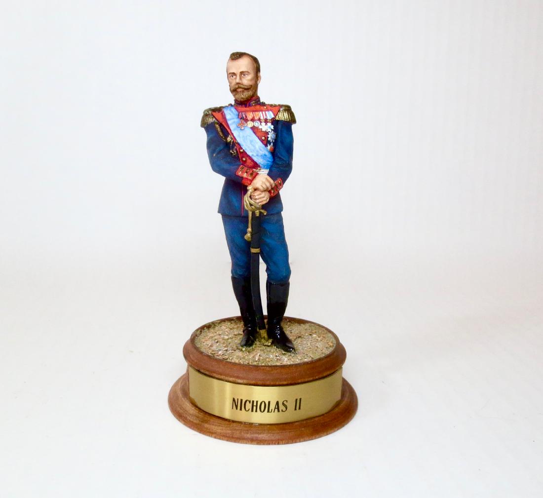 Niena Large Scale Nicholas II: Connoisseur Figure. 1 piece. Figure is about 111 mm tall. Excellent condition. Unboxed.