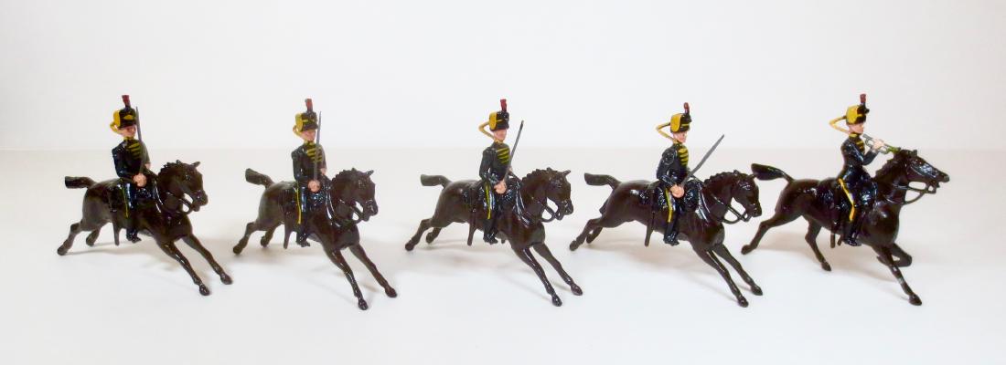 Britains 8 Fourth Queen's Own Hussars: 5 pieces. Post war. Excellent condition. Unboxed.