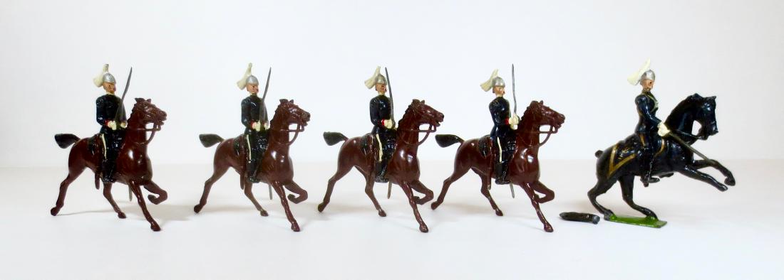 Britains 1631 Governor General's Canadian: Horse Guards. 5 pieces. Post war. Excellent to very good condition (one broken horse tail, included for repair). Unboxed.