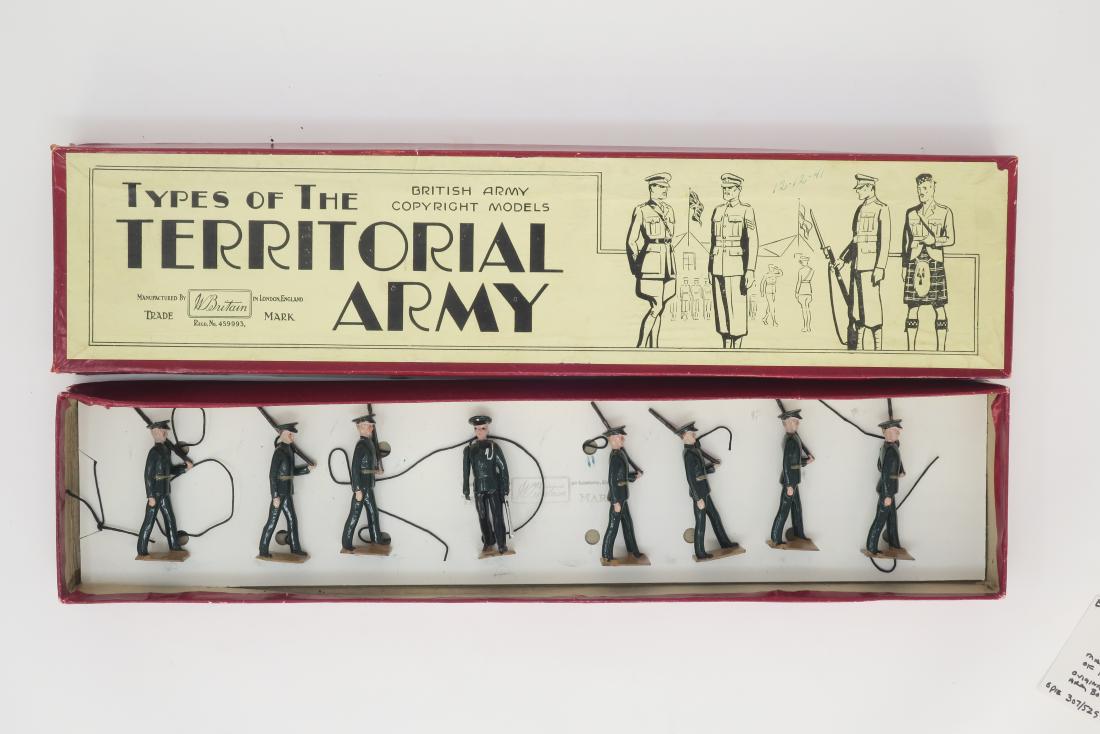 Britains #1538 Territorials (green uniforms) (1 of 1)