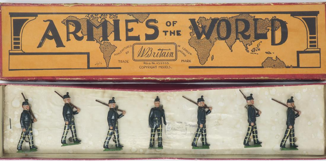 Britains #1913 Cameronians at the slope (1 of 1)