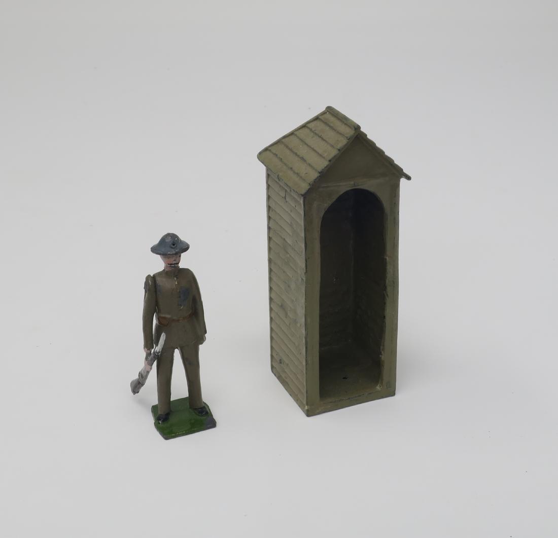 Britains #329 Sentry and box, steel helmet (1 of 1)
