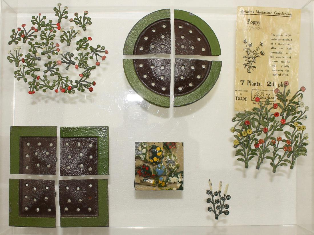 Britains Pre-War Garden Lot Plants Beds Rockery (1 of 1)