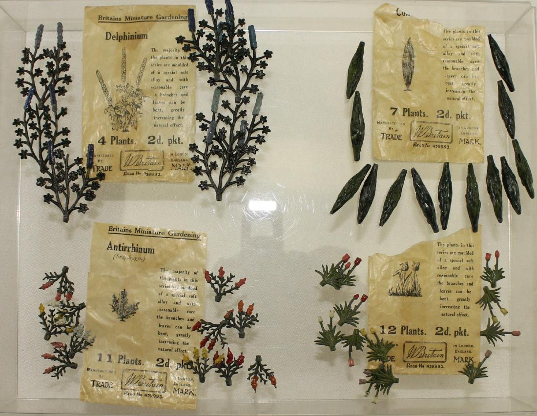 Britains Pre-War Garden Lot Plants and Flowers (1 of 1)