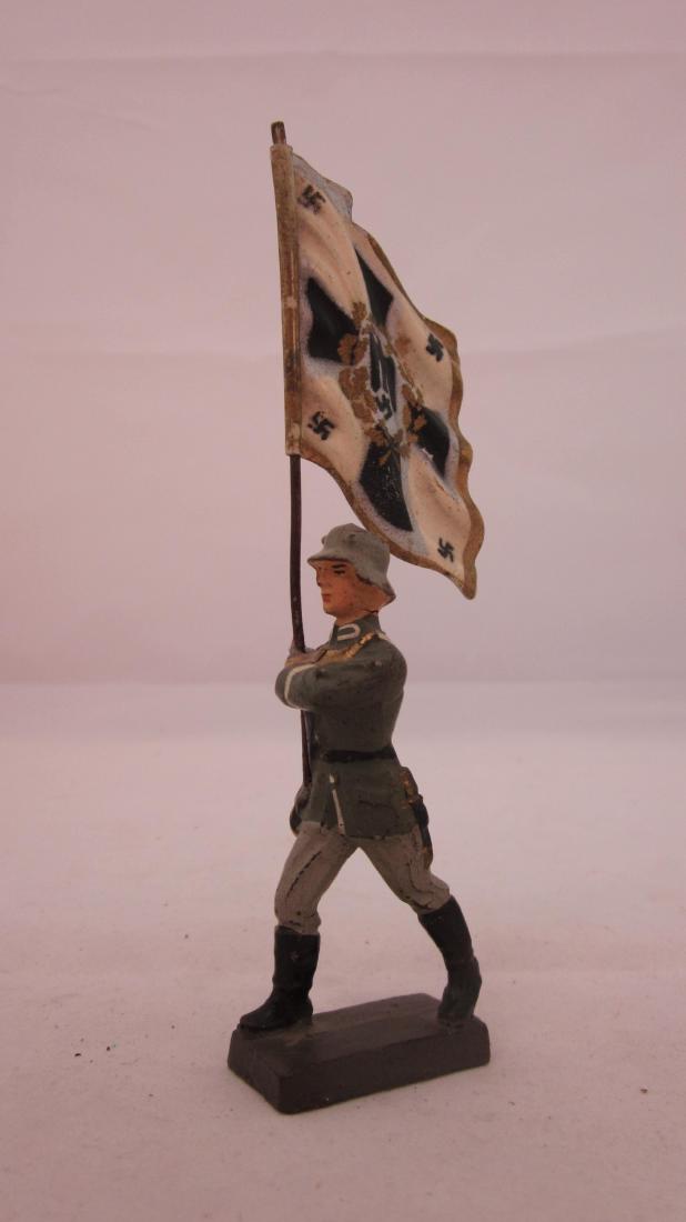 Lineol 5/30 German Army Flagbearer (1 of 1)
