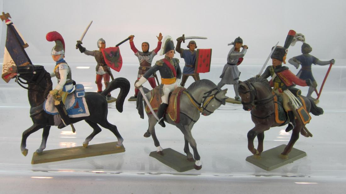 Starlux Plastic Assorted Figures (1 of 1)