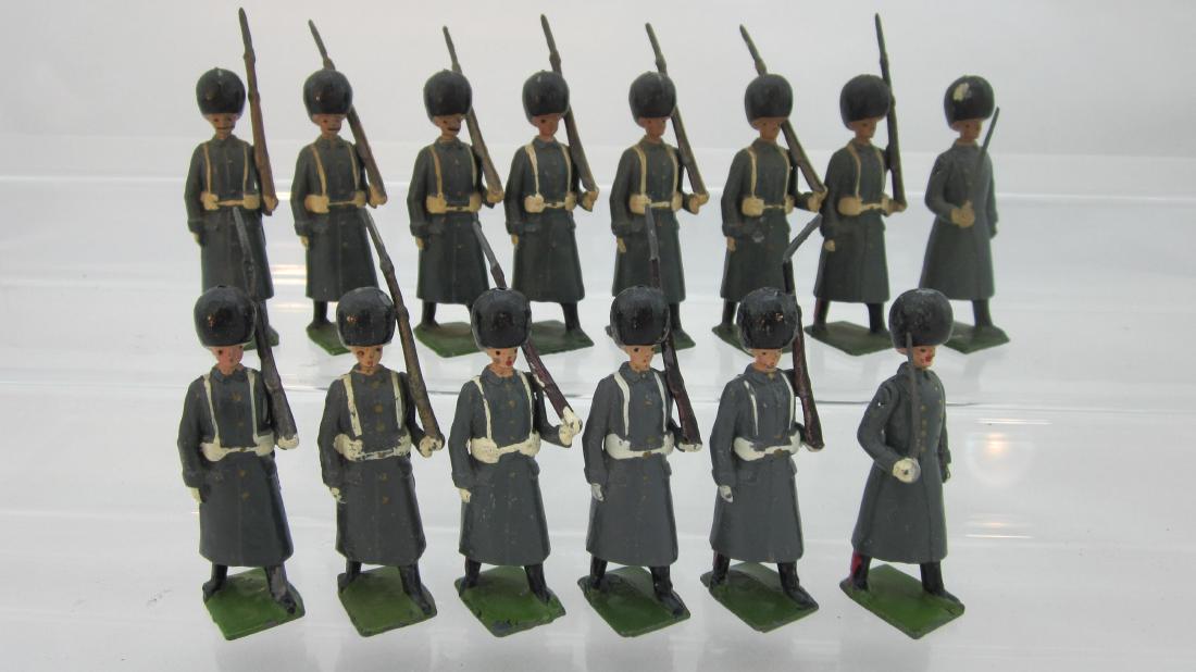 Britains Set #312 Winter Dress Grenadier Guards (1 of 1)