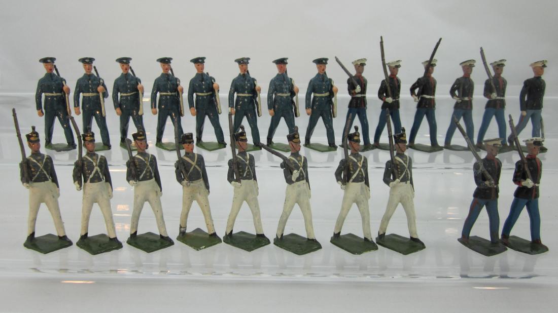 Britains US Military Medley: #299 West point Cadets, #2044 U.S. Air Corp, & #228 U.S. Marines. 24 pieces. Condition very good, 3 bent rifles, 1 arm loop broken, 1 rifle tip & 1 West Point plume gone.