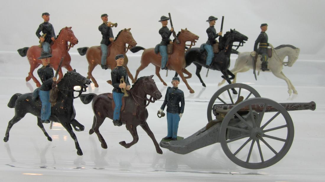 Britains Civil War Union Cavalry & Artillery: Union Cavalry with Artillery Gun & Gunner. 9 pieces. Condition very good.