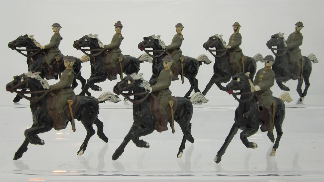 Comet US Cavalry at Trot: Comet fixed arm Cavalry at trot. 8 pieces. Condition excellent.
