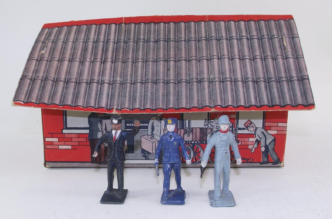 Lincoln Logs Lincolnville Cardboard Station: 4 pieces, good to very good condition